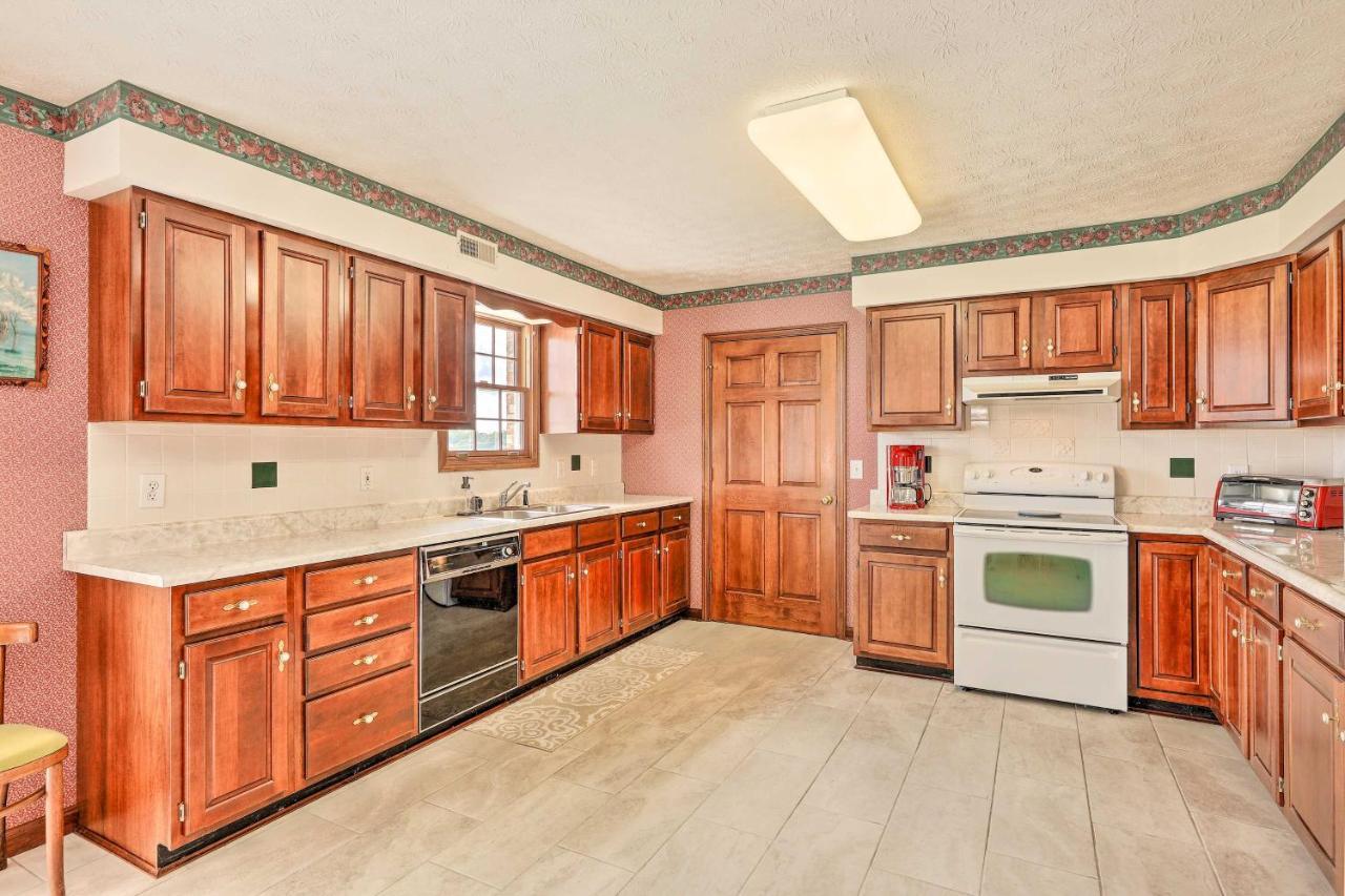 فيلا Charming Williamstown Retreat With Private Yard المظهر الخارجي الصورة
