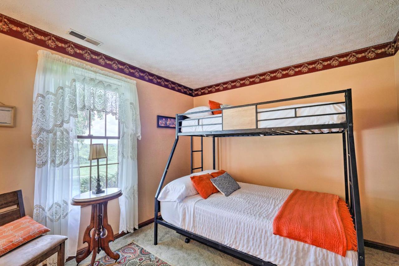 فيلا Charming Williamstown Retreat With Private Yard المظهر الخارجي الصورة